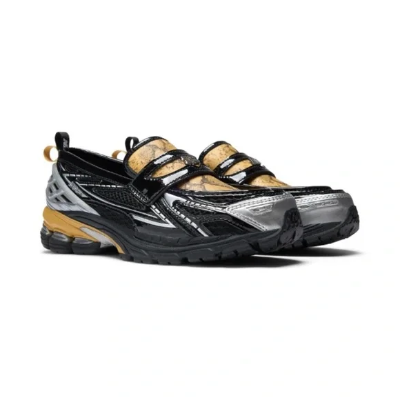 New Balance Men's Black and Yellow Sneakers